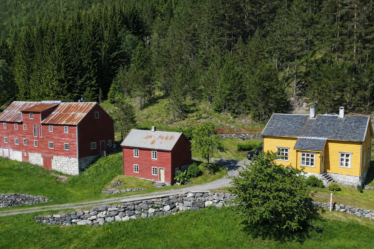 Skogli Gard – gårdsovernatting og hjortejakt i Ofredalen ved Årdal, Vestland, nær Sognefjorden og Jotunheimen