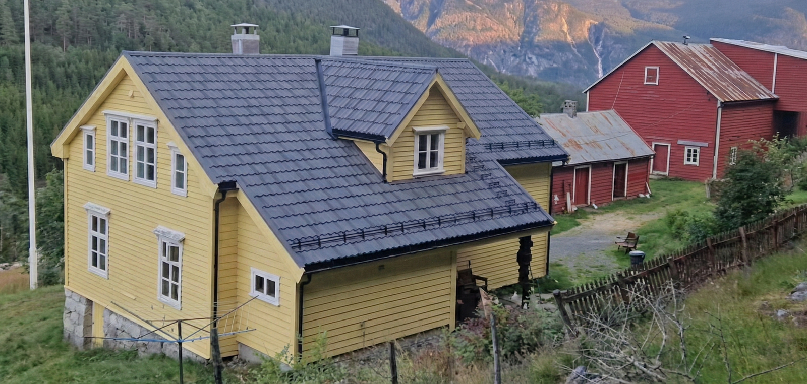 Kårdelen gardshus – tradisjonell overnatting i Ofredalen ved Årdal, nær jaktterreng og Sognefjorden